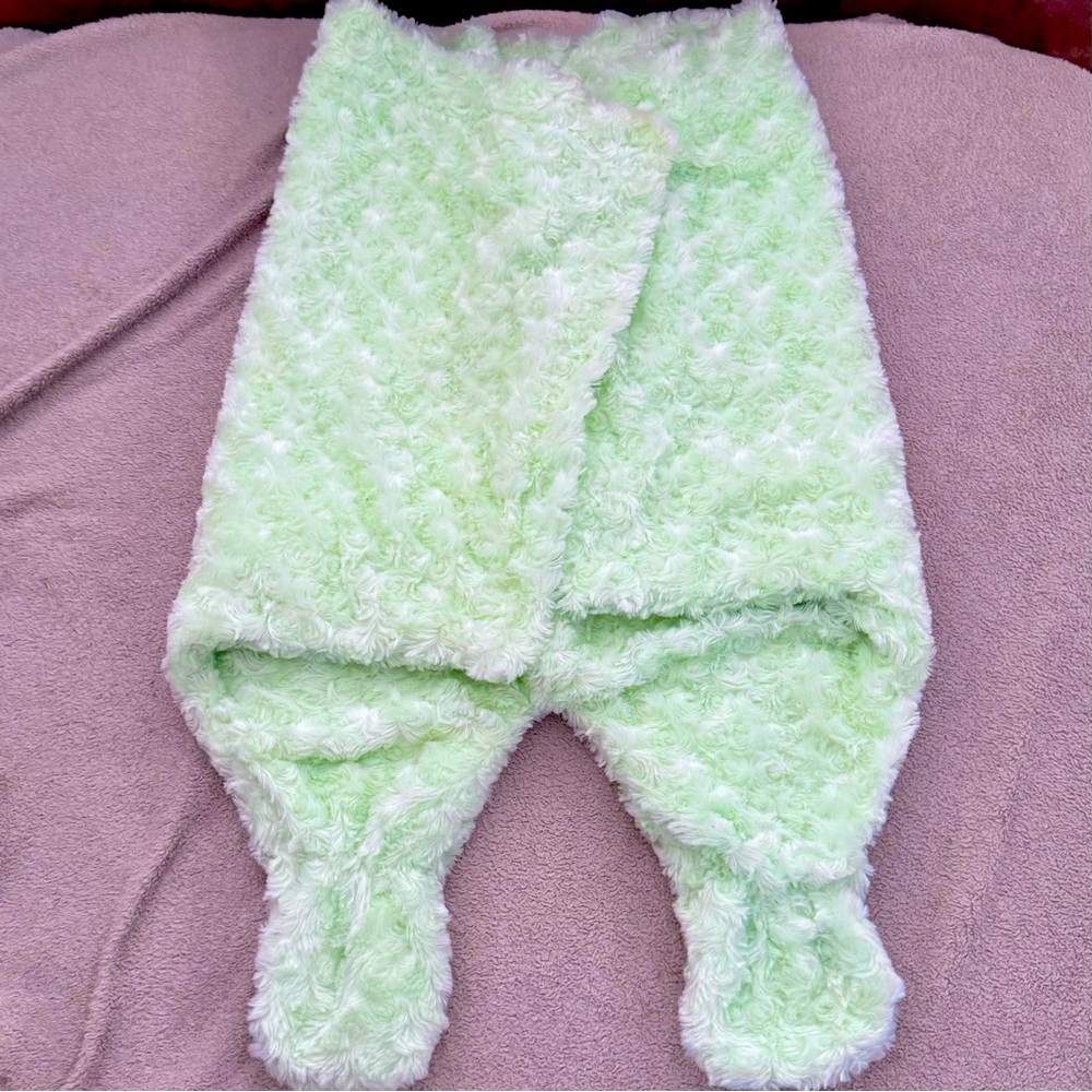 Baby Baby Plushy Soft Wrap Saddle Blanket Separate Legs One Size Light Green